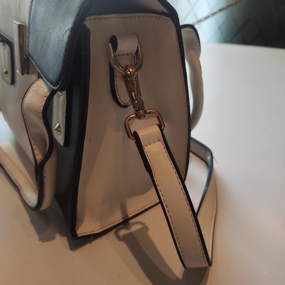 White and black spacious bag - Picture 3 of 16